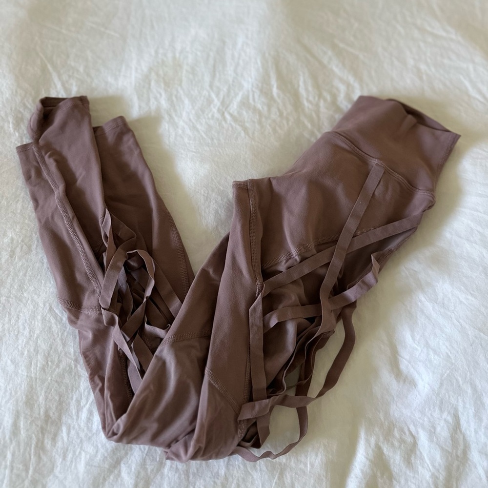 Alo Yoga Limited Edition Leggings NWOT - Picture 1 of 6